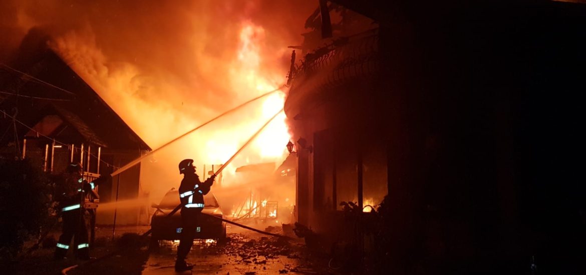 Incendiu violent la o gospodarie din Salard, duminica seara