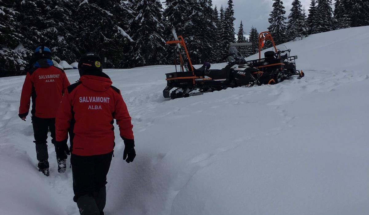 Doi turisti rataciti in zona Vartop. Salvamont avertizeaza asupra pericolului de avalanse