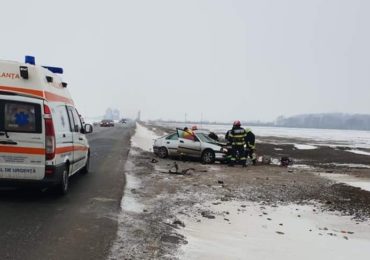 Val de accidente rutiere pe DN 79 Oradea – Arad din cauza poleiului. Un mort si mai multe persoane au fost ranite