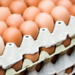 Peste 100.000 ouă contaminate cu un insecticid periculos, interzis în UE, au ajuns la consumatorii români.