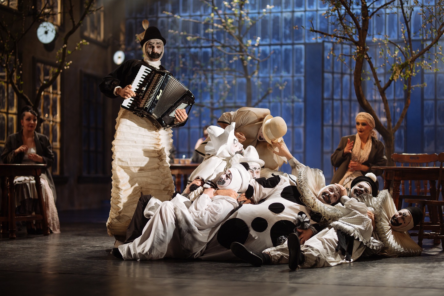 Un spectacol-eveniment se rejoacă la Teatrul Regina Maria din Oradea