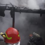 Incendiu violent pe strada Ady Endre din Oradea. Pompierii au intervenit cu 18 pompieri militari si 3 autospeciale