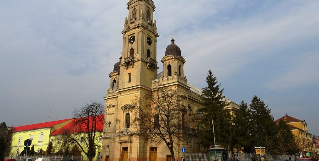Biserica Romano-Catolica Olosig va fi restaurata, iar in curtea acesteia va fi amplasata statuia lui Rimanóczy Kálmán