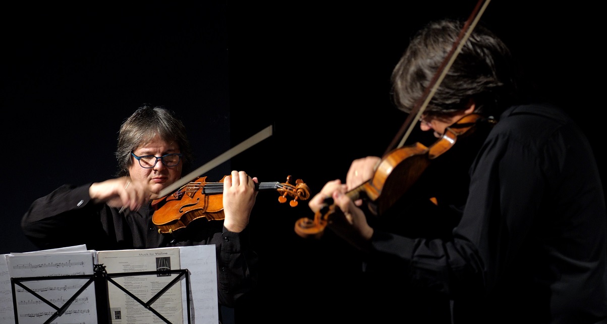 Duelul viorilor – Stradivarius versus Guarneri ajunge la Oradea pe 1 aprilie