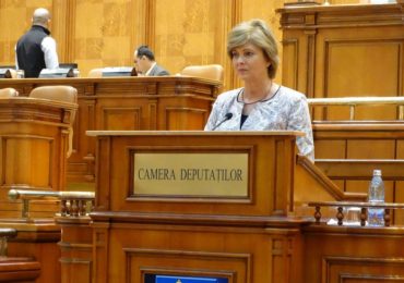 Florica Chereches: Ministrul Educatiei a fost prea ocupat cu campania electorala si a ignorat interesele elevilor