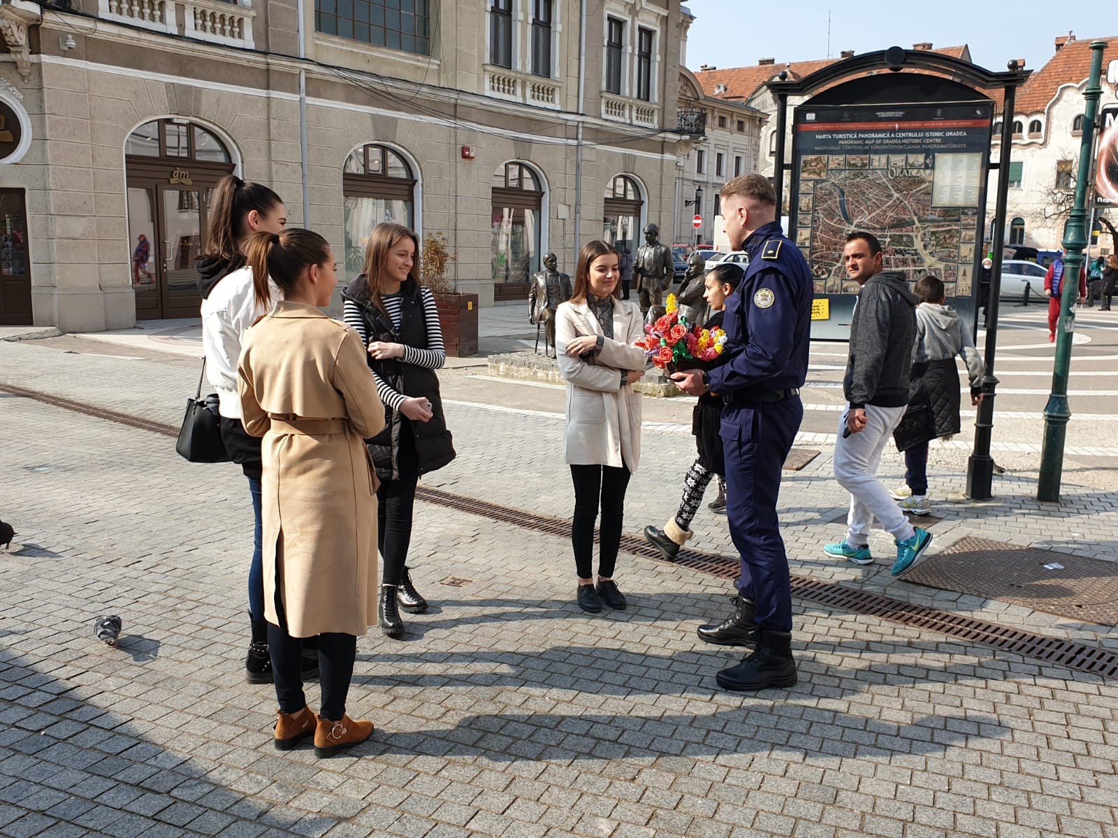 Martisoare confectionate in Penitenciarul Oradea au fost oferite oradencelor