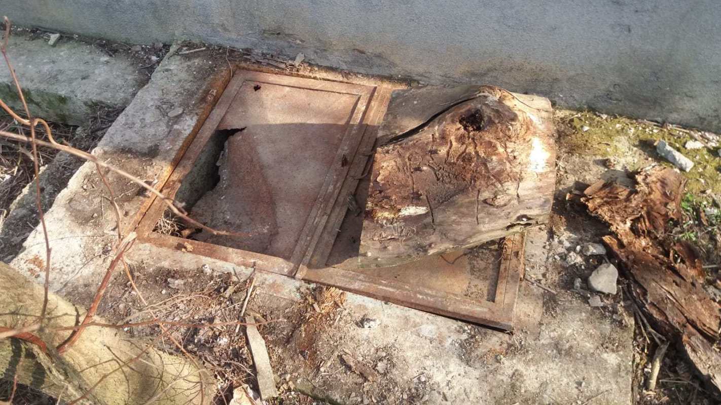 Un copil de 3 ani a murit dupa ce a cazut intr-o fosa septica. Florica Chereches cere demisia ministrului Educatiei