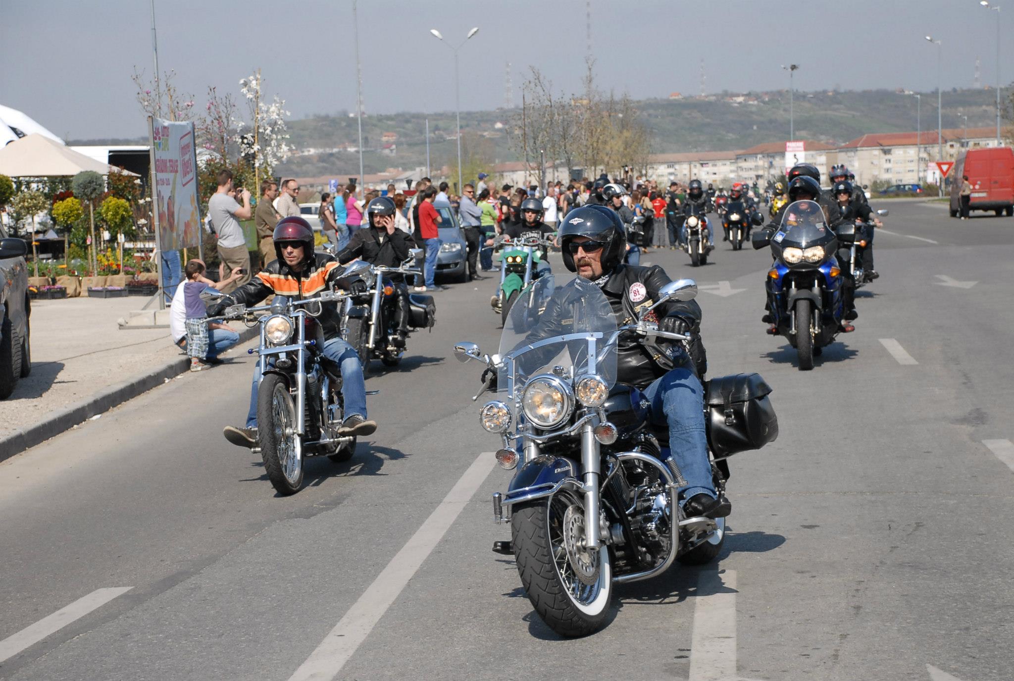 Polițiștii rutieri, cei de prevenire bihoreni și polițiștii ungari, alături de motocicliști, la debutul sezonului motociclistic 2019 în județul Bihor.