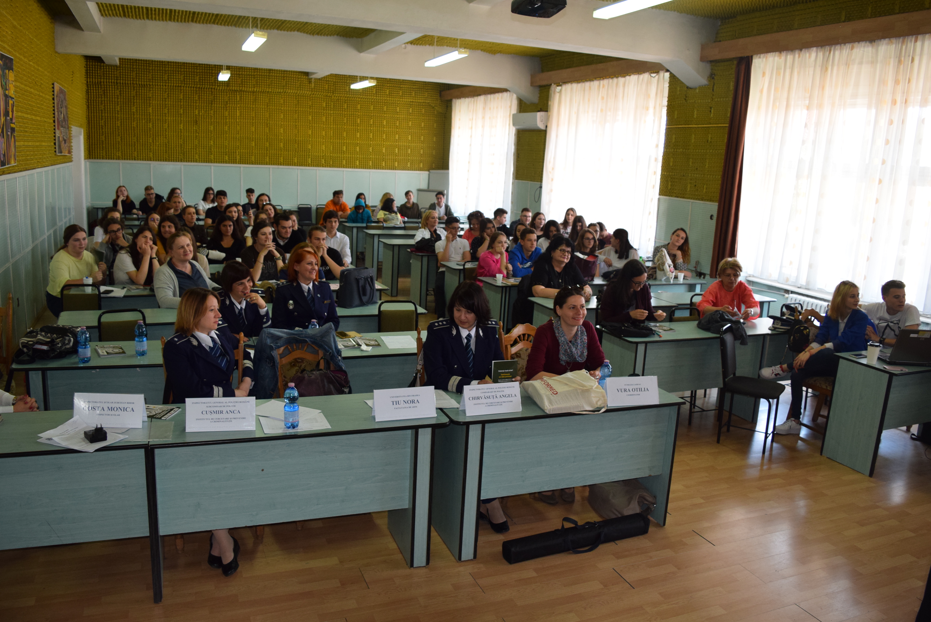 Peste 100 de liceeni si profesori din sase judete au participat la Oradea la un concurs de prevenire “Scoala fara violente”