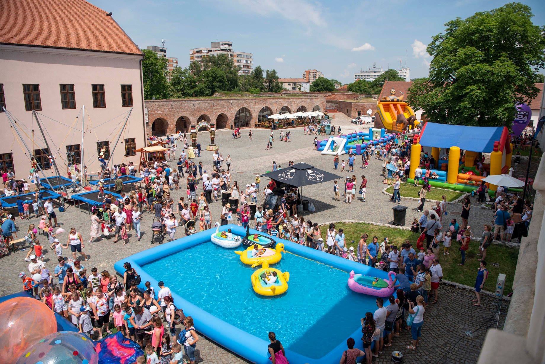 Pregatiri pentru Festivalul Copiilor din Oradea. Firmele interesate pot inchiria standuri in Cetatea Oradea