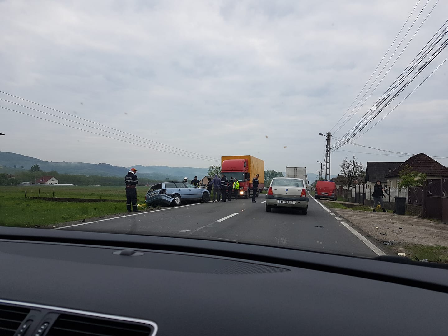 Accident mortal pe DN1 intre Topa de Cris si Borod. O persoana a decedat, iar 4, dintre care un minor, au fost transportate la UPU Oradea