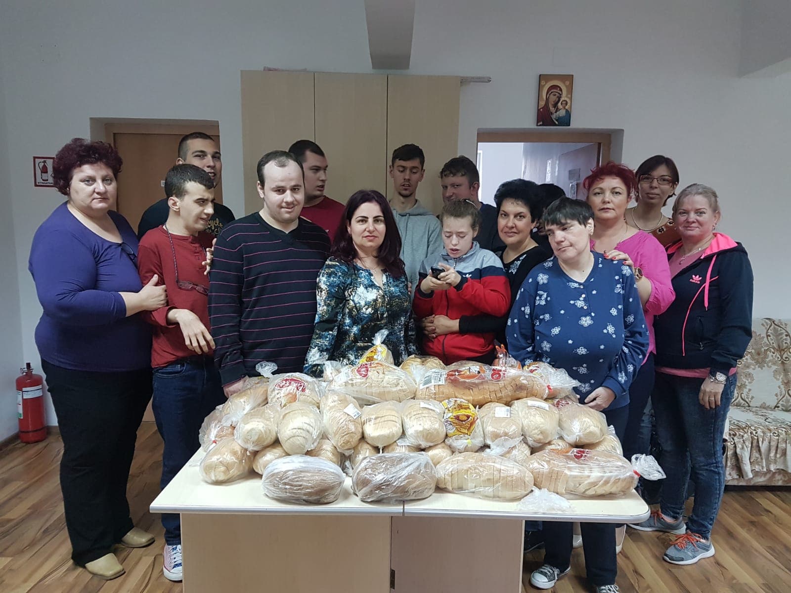 A V-a editie a campaniei ”Oradea donează o pâine” finalizata cu donarea a peste 200 de paini unor centre si asociatii umanitare din Oradea