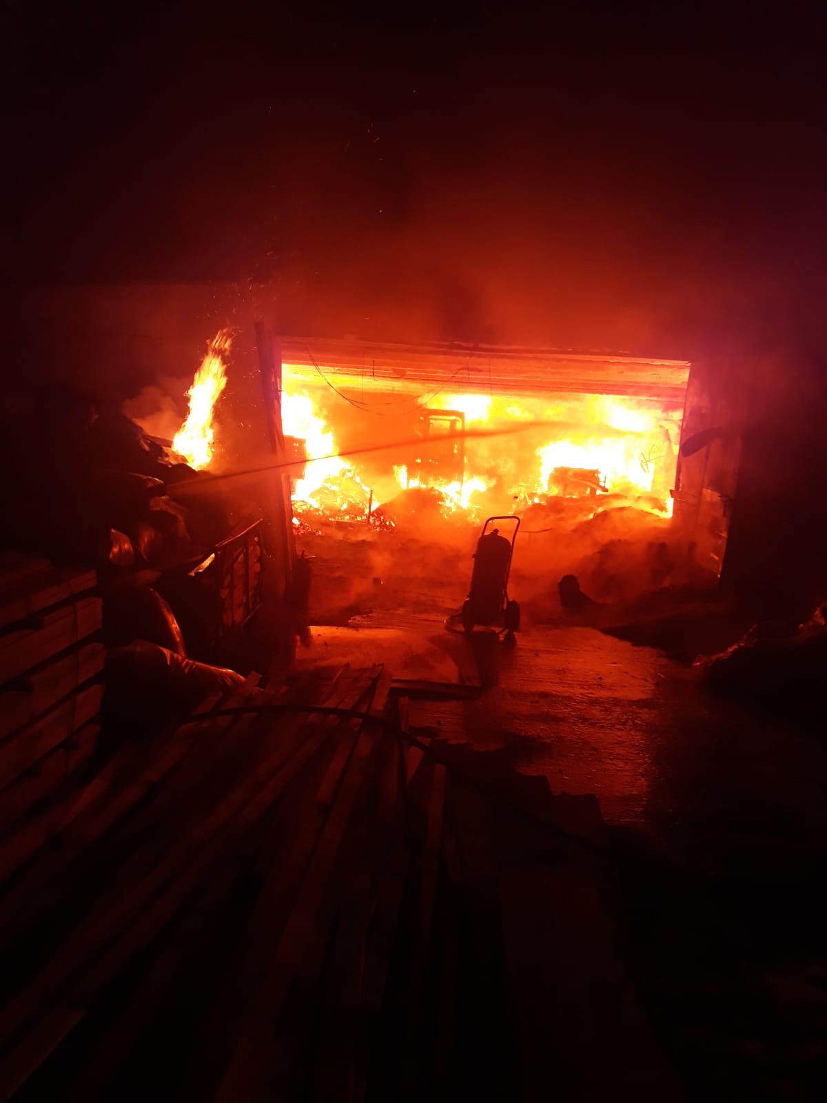 Două incendii de natură electrică, la două gospodării din Bihor