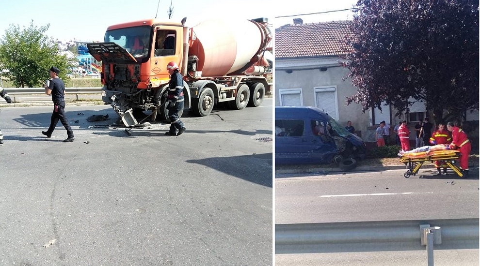 Cinci tineri au ajuns la spital dupa ce microbuzul in care se aflau a intrat in coliziune frontala cu o betoniera, in Oradea