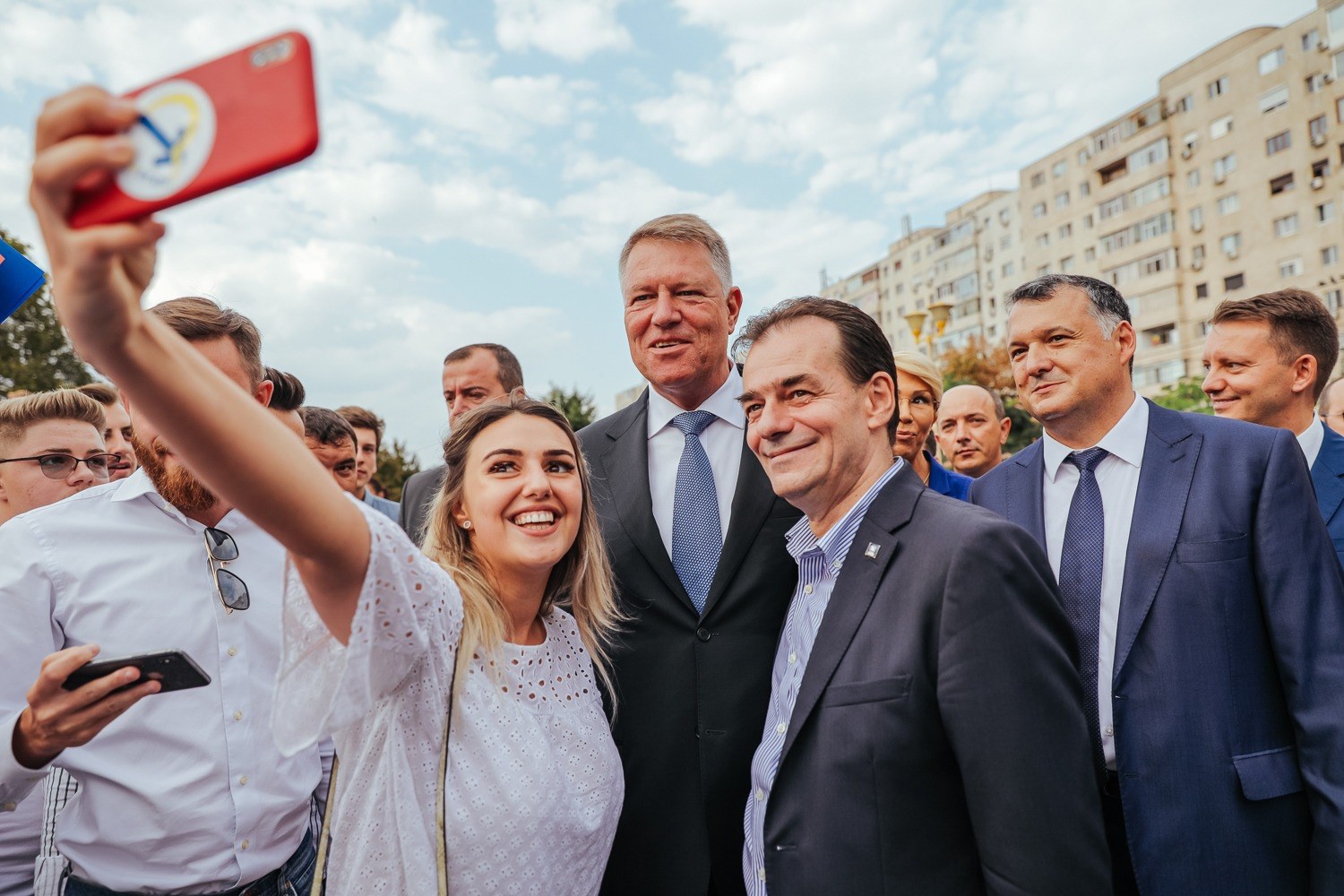 Motivele pentru care românii semnează în număr mare pentru candidatura lui Iohannis.
