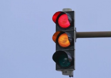 Incepand de maine vor fi instalate semafoare la intersectia strazilor Primariei si Decebal
