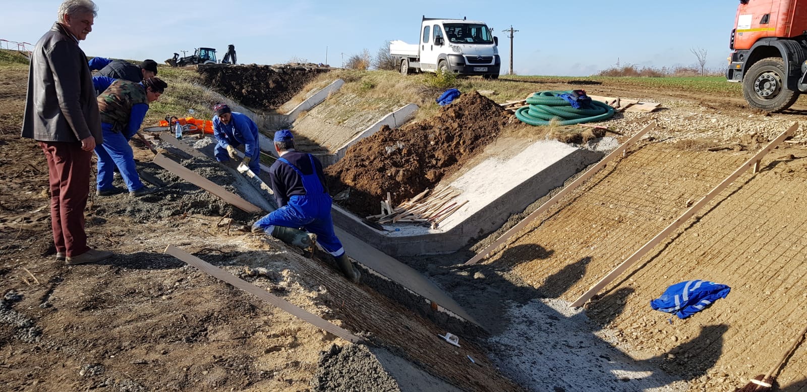 Administrația Bazinală de Apă Crișuri desfășoară lucrări de reparații importante pentru apărarea împotriva inundațiilor, in judetul Bihor