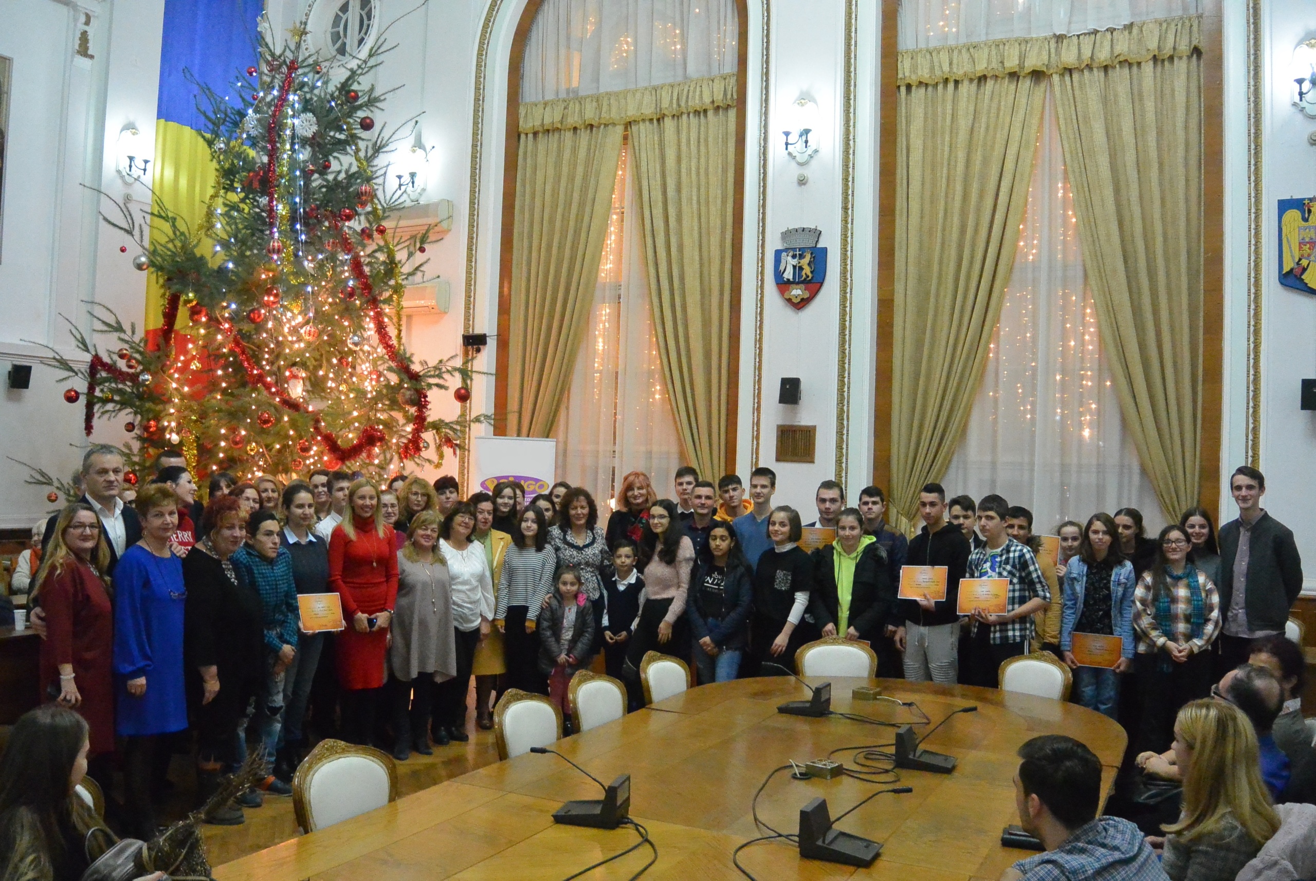 În prag de Sărbători, femeile liberale din Oradea au premiat 30 de elevi cu rezultate bune la învățătură
