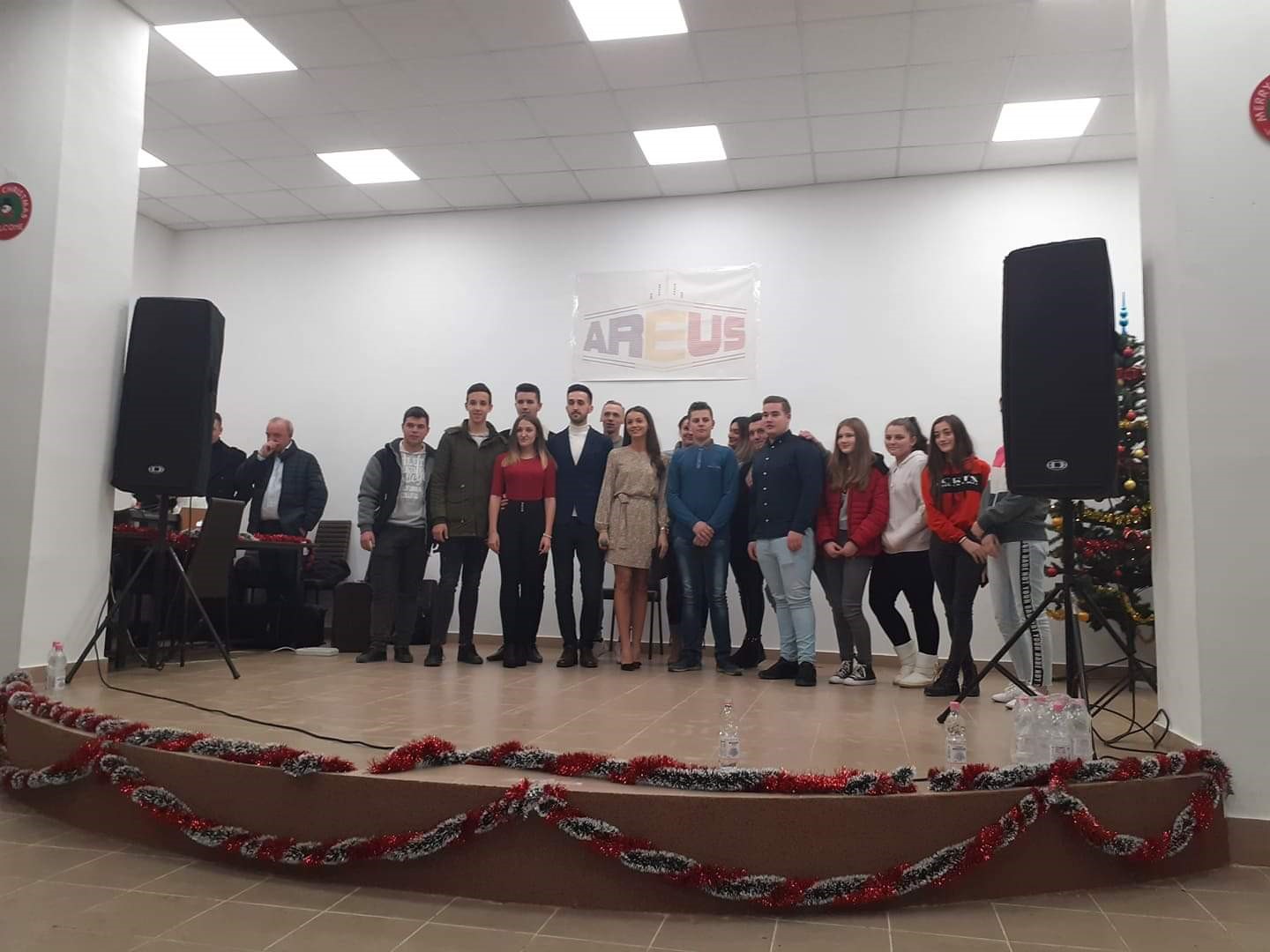 40 de familii de la poalele munților Apuseni vor primi pachete de Craciun, in urma unei actiuni caritabile desfasurate de AREUS