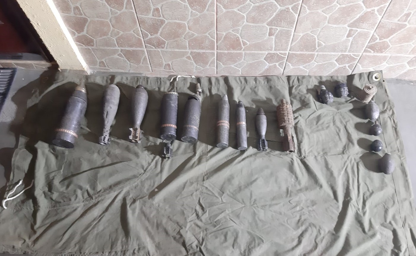 Un oradean a ajuns la spital dupa ce i-a explodat o petarda in mana. Politistii au gasit, acasa la victima, munitie din al Doilea Razboi Mondial