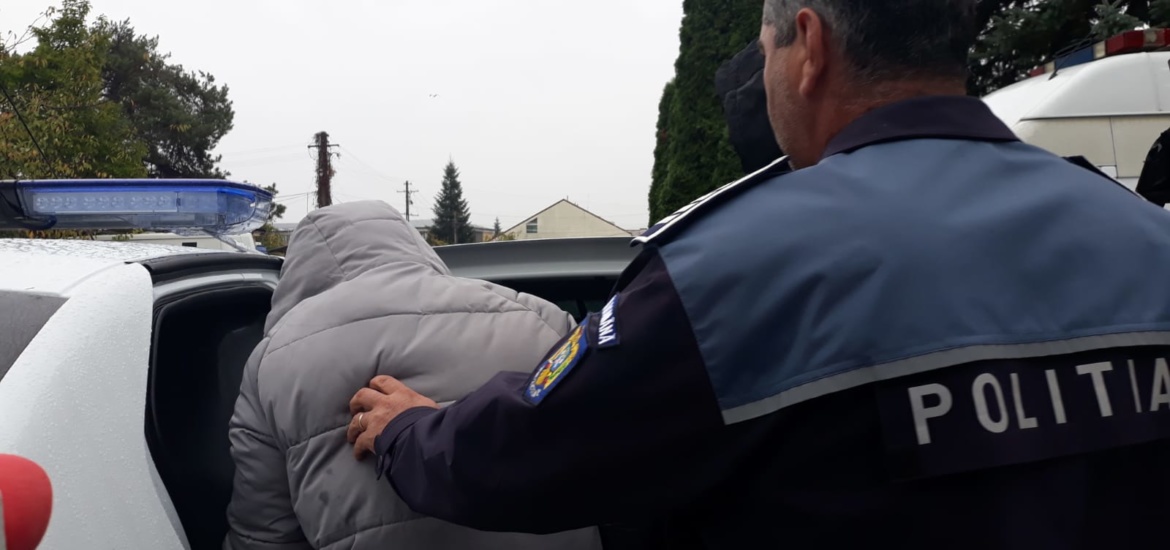 Beat si fara permis, un barbat din Gurbediu a furat masina unui localnic si a „parcat-o” intr-un sant, la iesirea din sat. Acum are dosar penal