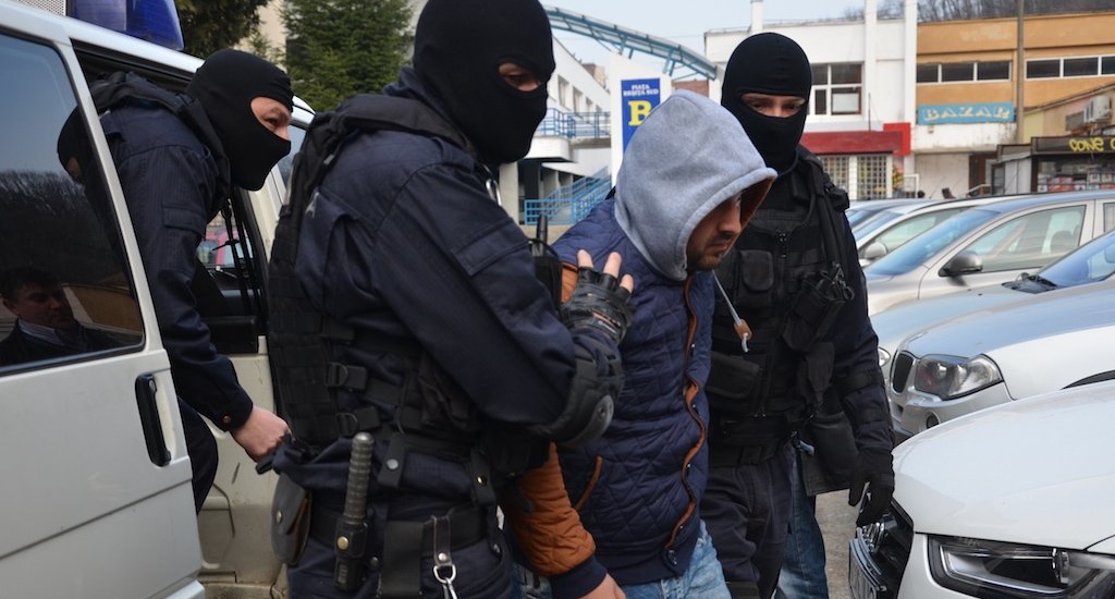 Oradean urmarit international pentru trafic de migranti prins de politistii oradeni