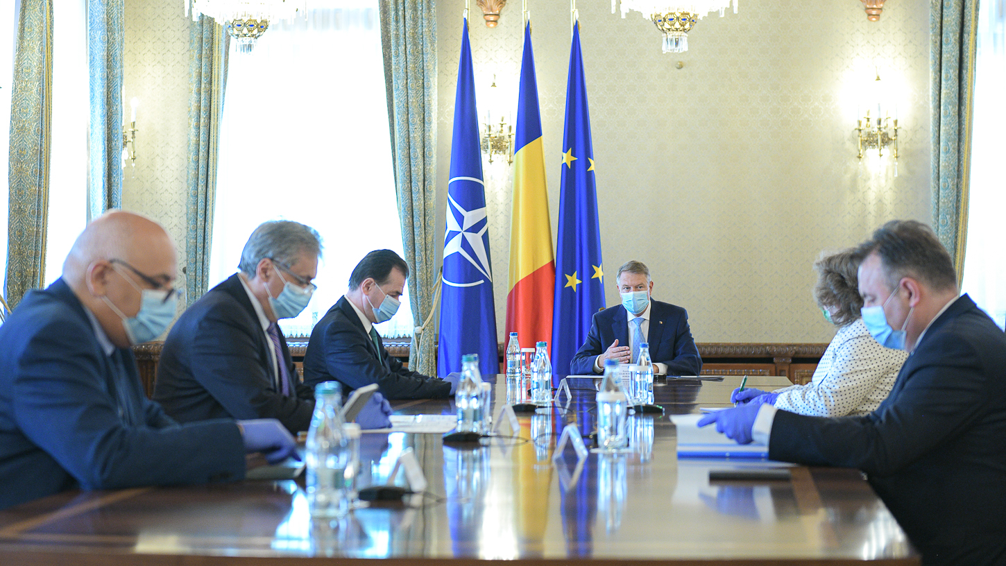Klaus Iohannis: Dupa 15 mai vom putea iesi afara fara declarartie dar utilizand masca in spatiile inchise
