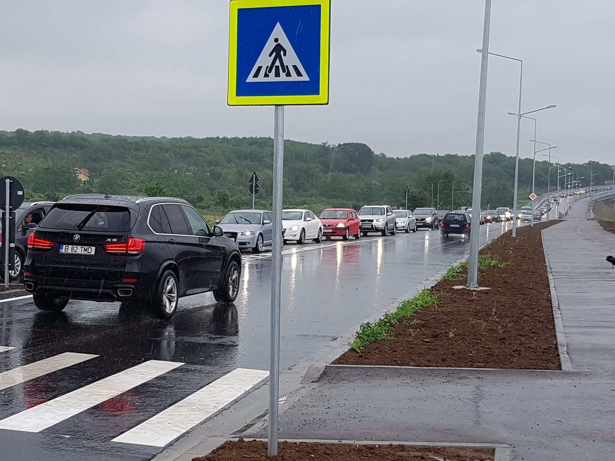 Oradenii s-au inghesuit la inaugurarea ultimului tronson al drumului expres, deschis duminica 21 iunie.