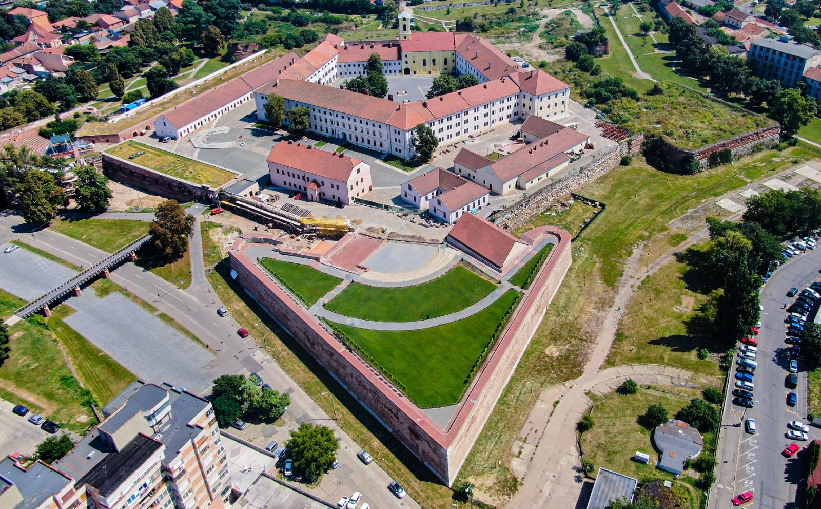 Google a premiat Cetatea Oradea cu “Recenzia de Aur”. Doar 9 cetati si castele din Romania au primit acest premiu