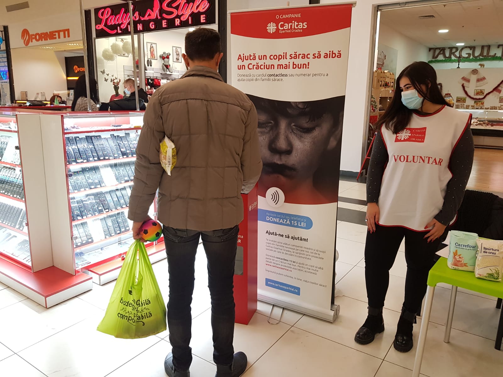 Oradeni marinimosi! Campania Caritas Eparhial, “Ajută un copil sărac să aibă un Crăciun mai bun!” a avut succesul scontat si anul acesta
