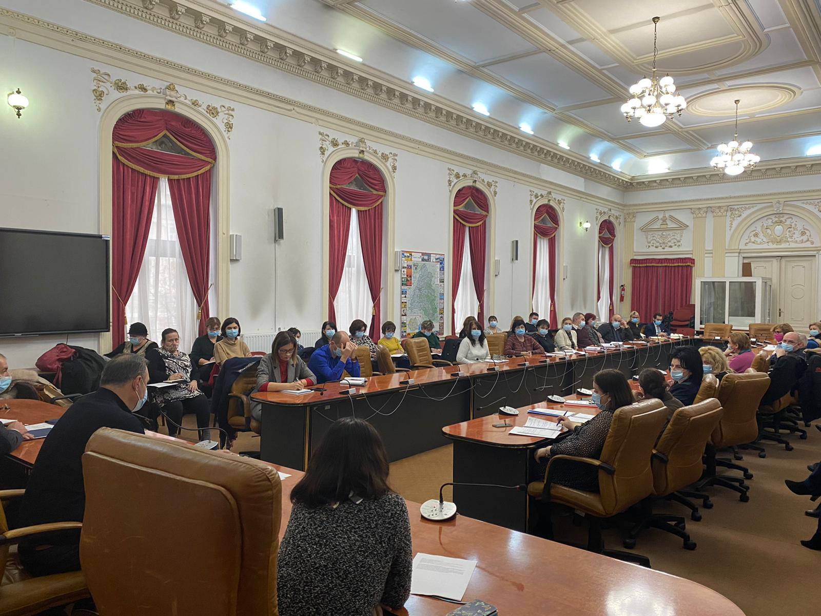 Consiliul Judetean Bihor impune institutiilor subordonate un regulament pentru buna gestionare si verificare a resurselor umane si financiare din aceste institutii