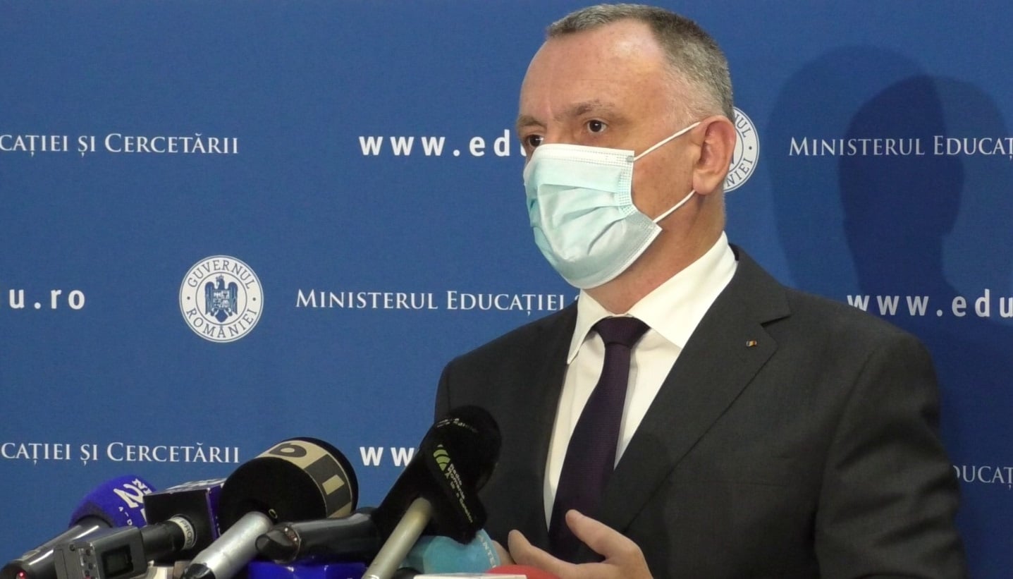 Elevii si profesorii ar putea fi chemati la scoală și sambata