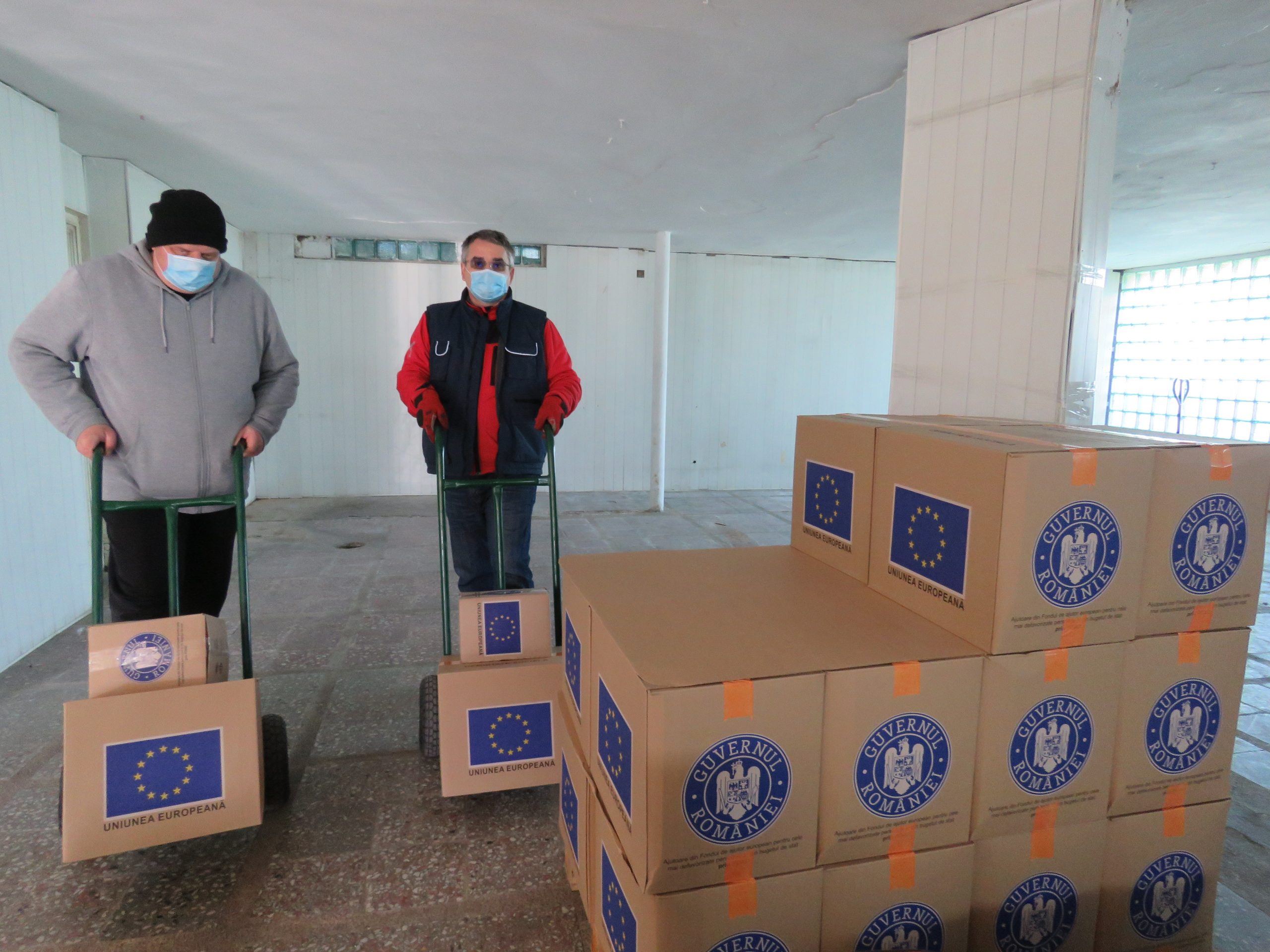1085 de pachete alimentare si de igiena au fost distribuite persoanelor defavorizate, in judetul Bihor, prin POAD