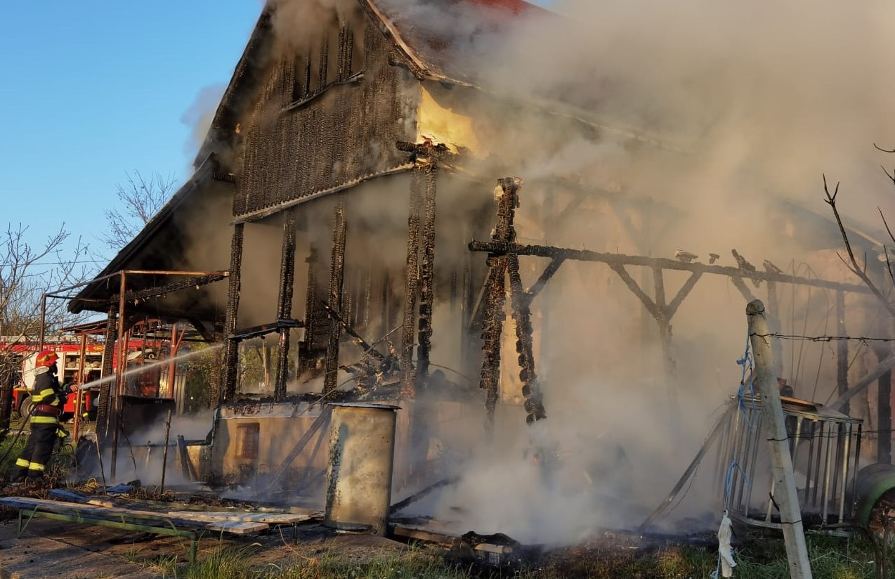 Trei incendii provocate de cosurile de fum in judetul Bihor, in acest weekend