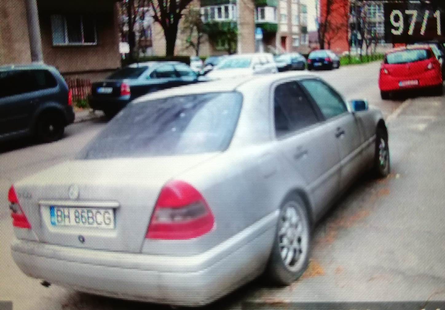 Mercedes abandonat in Oradea, ridicat de Politia Locala. In 10 zile masina intra in proprietatea primariei daca nu este revendicata