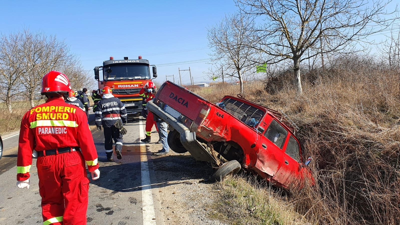 Accident grav in Curtuiseni cu trei persoane ranite grav in urma coliziunii dintre doua autoturisme