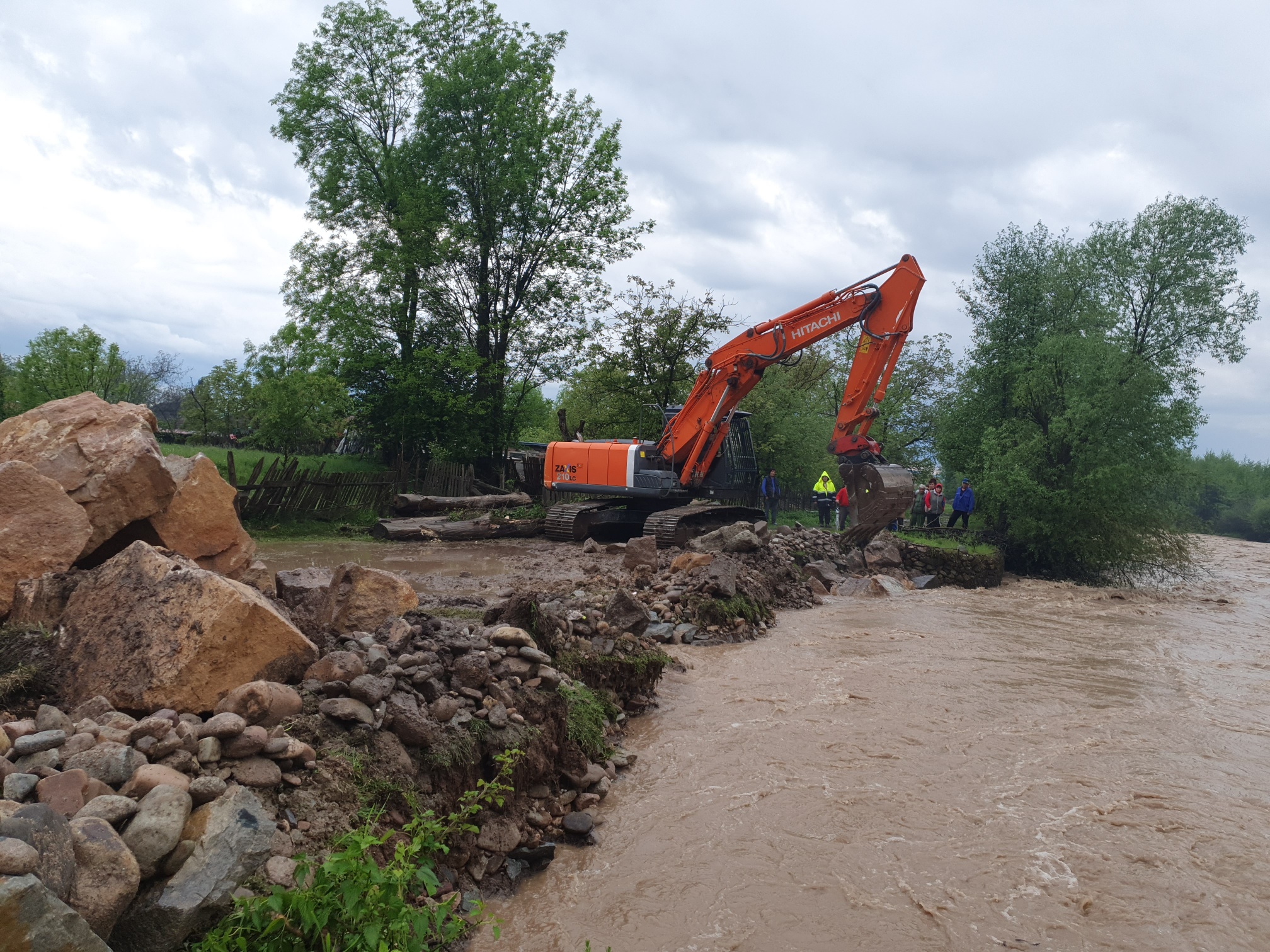 Inundatiile din judetul Bihor au produs pagube in 56 de localitati