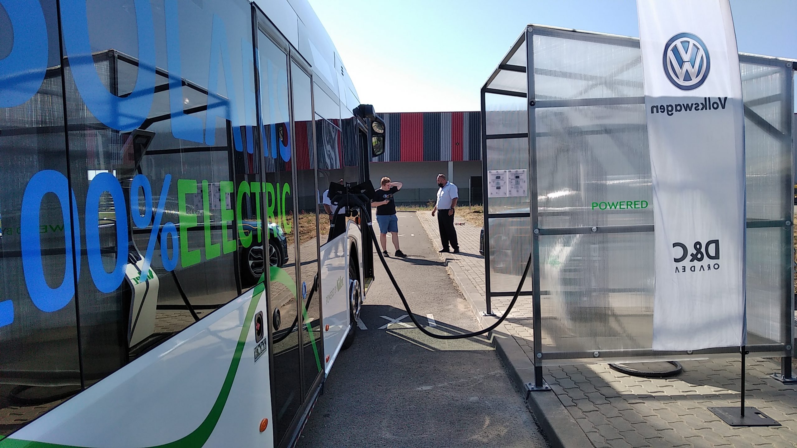 Stație de încărcare rapidă pusă la dispoziția transportului în comun de o firmă din parcul industrial