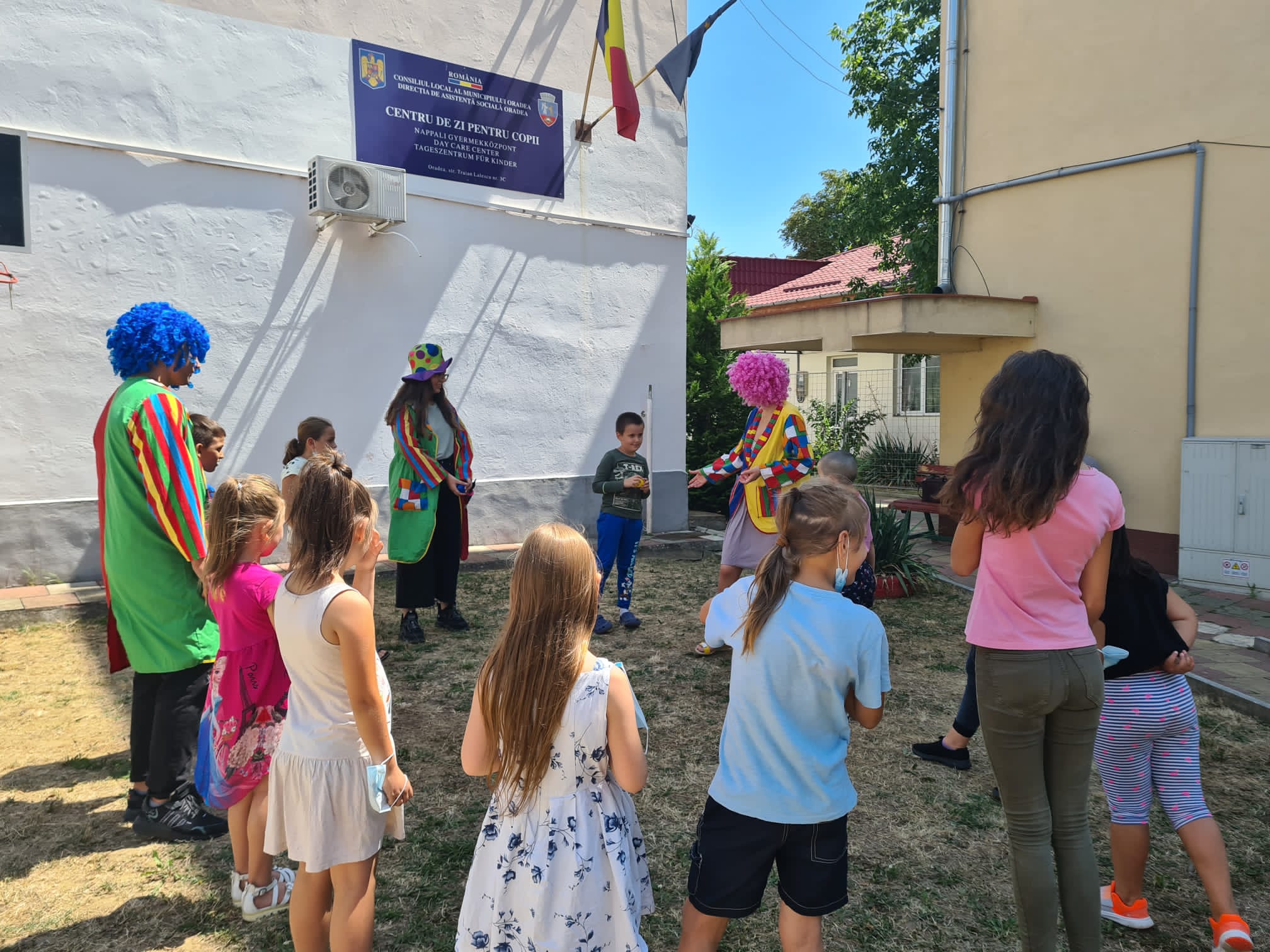 Copiii din Centrul de Zi Oradea continuă seria de activități distractive și educative în vacanța de vară.