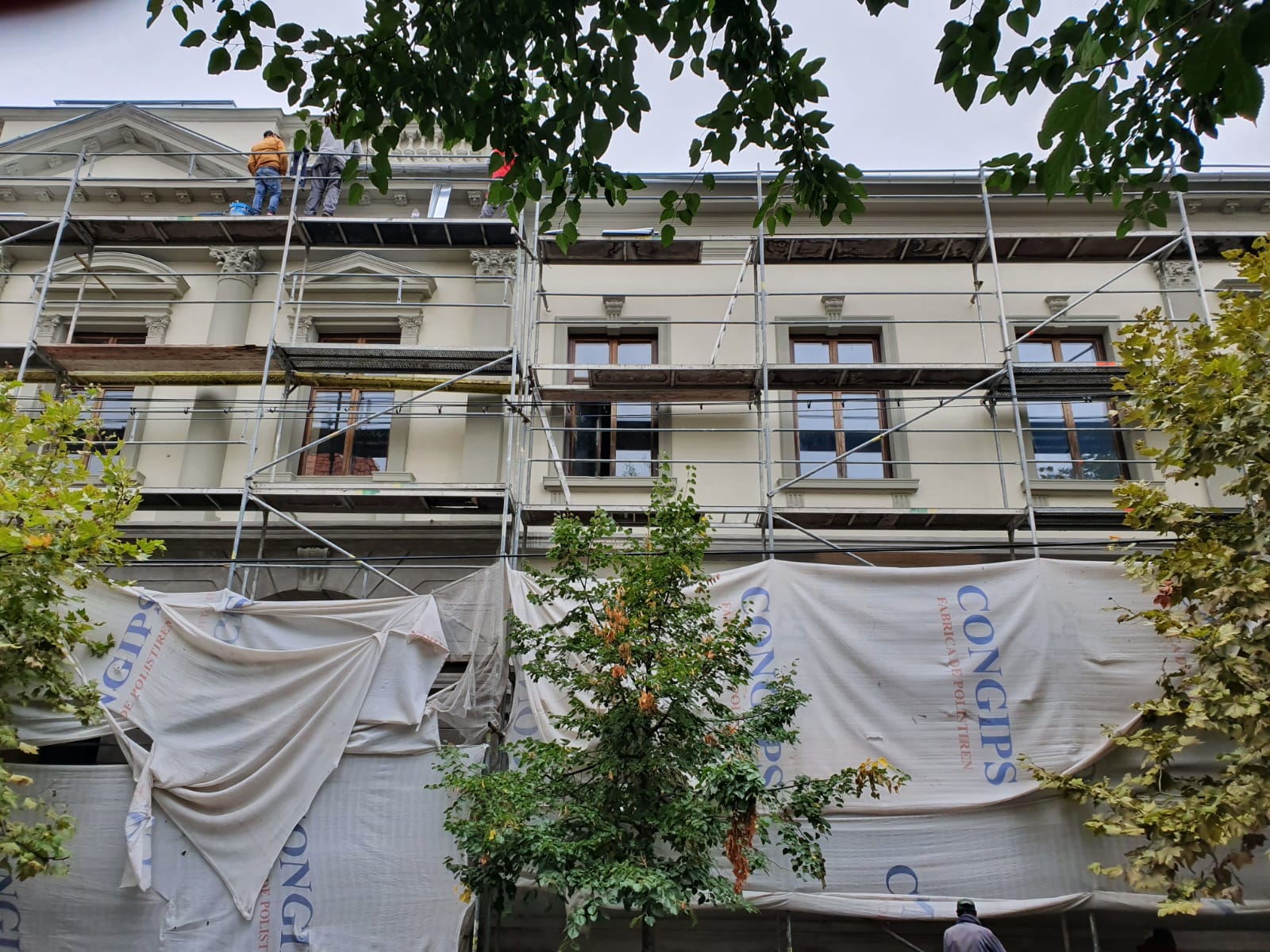 S-a încheiat reabilitarea fațadei principale a Școlii „Szacsvay Imre”