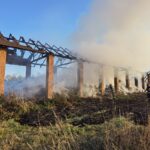 Incendiu puternic in Bors. Pompierii bihoreni au luptat 6 ore sa stinga un incendiu cauzat de o tigara nestinsa aruncata la intamplare