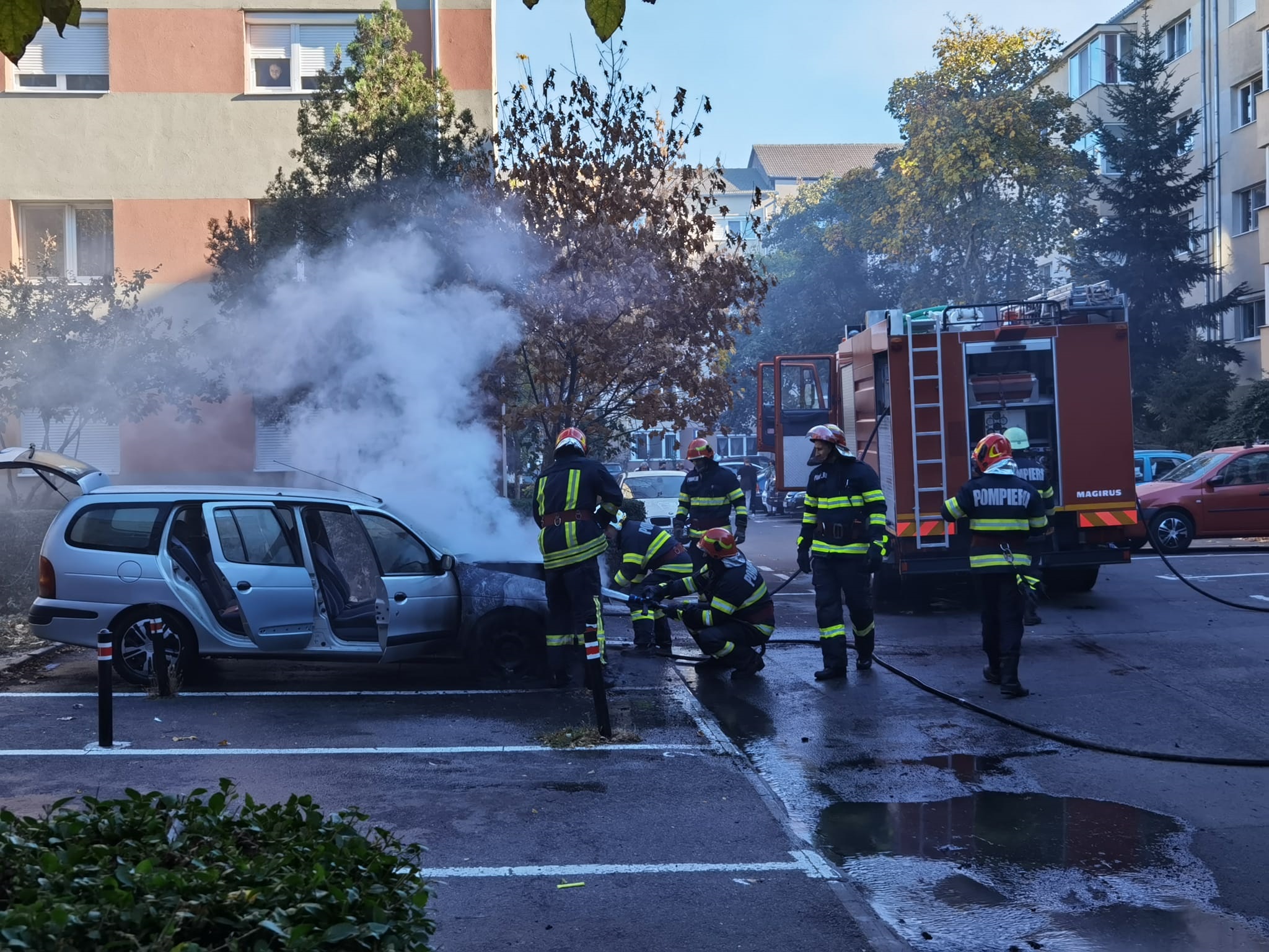 Incendiu la un autoturism, pe strada Lăpușului din Oradea