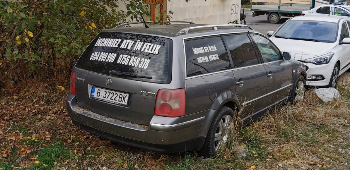 Atentie se ridica masini! Masina abandonata isi cauta stapanul