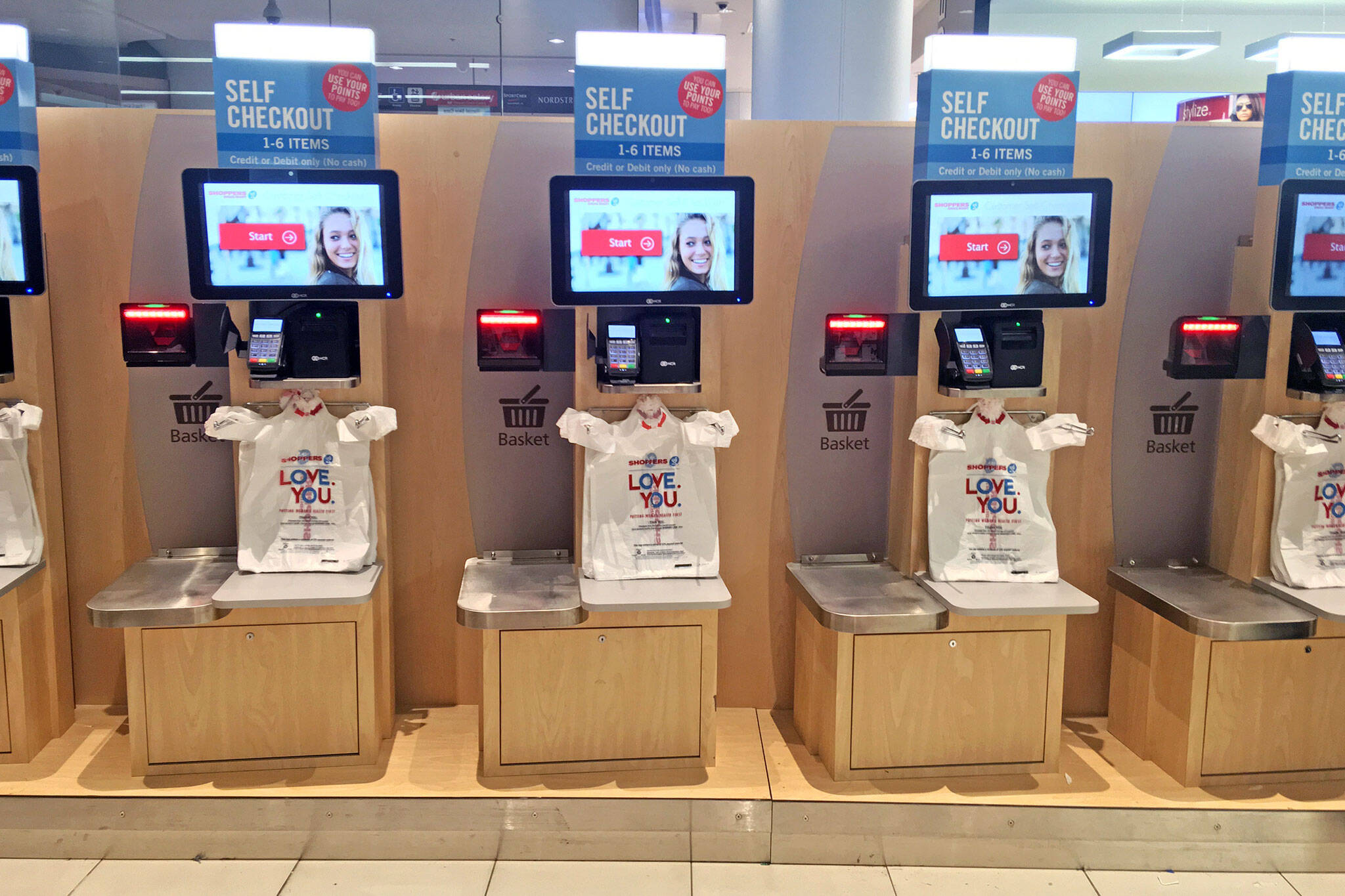 Remarkt a introdus în hypermarketurile din Oradea primele sisteme self-checkout produse in Romania