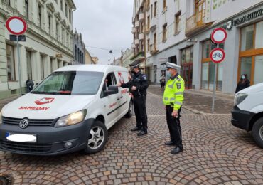 Reguli noi privind accesul auto in zonele pietonale din Oradea. Amenzi uriase date de Politia Locala