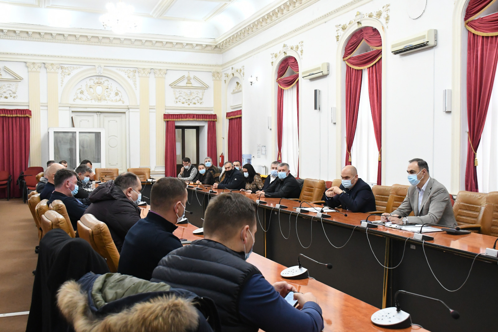 Bolojan vrea un judet curat si aloca 1,7 milioane de lei primariilor pentru achizitionarea de utilaje de curatenie