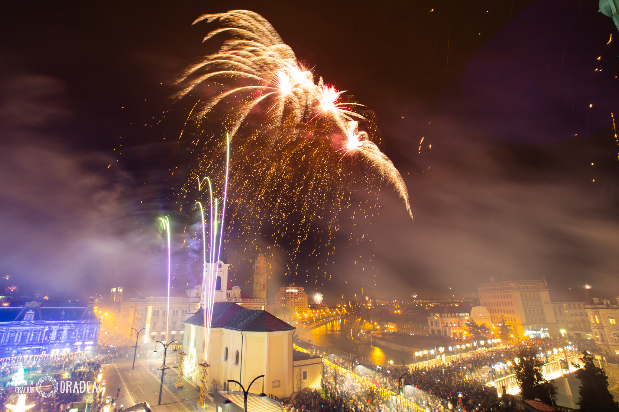 Oradenii sunt asteptati in Piata Unirii de Revelion la un spectaculos foc de artificii