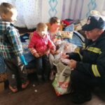 “Moșul” pompierilor militari a adus spiritul Crăciunului în sufletul și casa a peste 120 de bihoreni aflați în dificultate