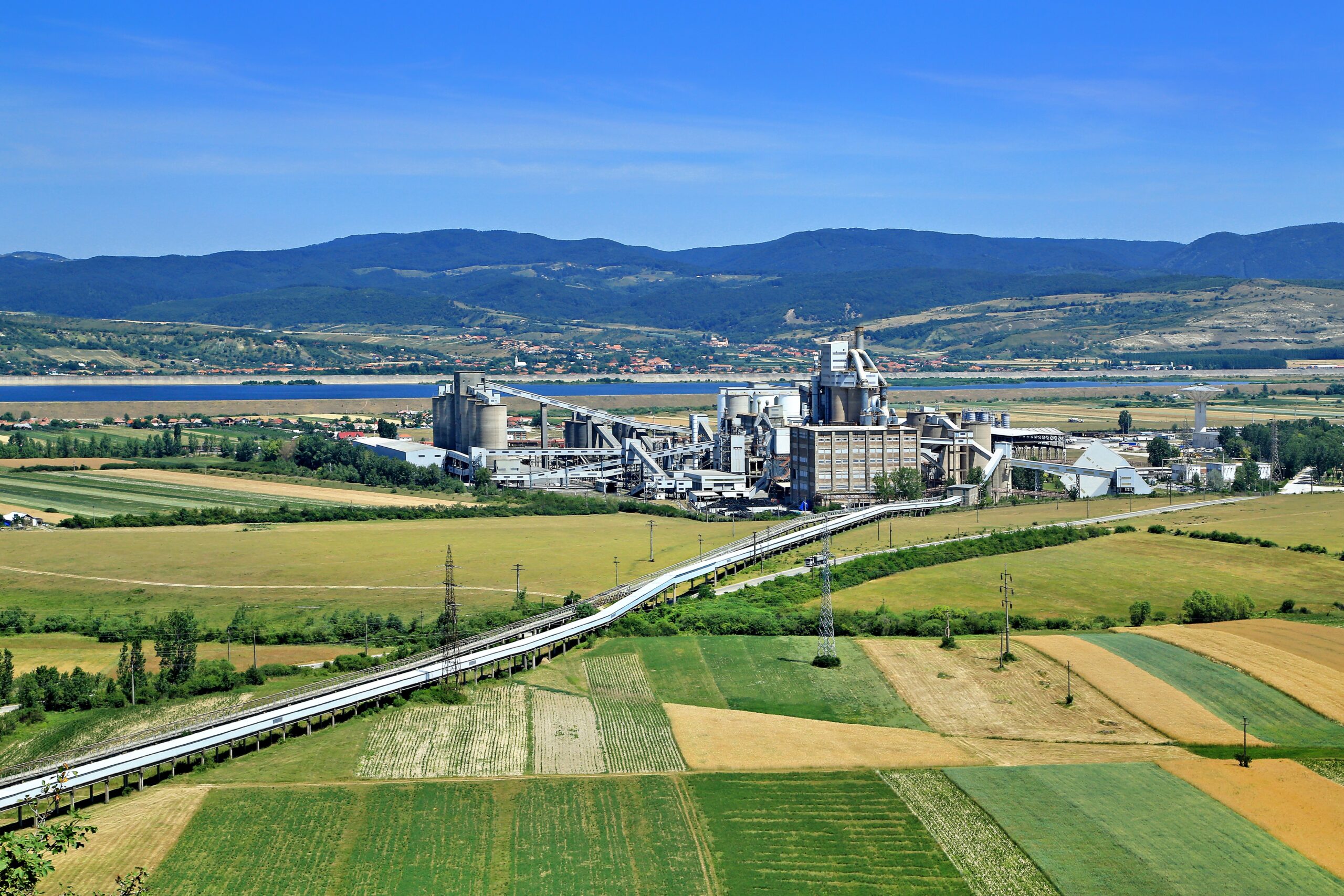 Grupul Holcim România și Fundația Leaders demarează ediția a II-a a proiectului „Exploratori de viitor” . Liceenii din Bihor se pot inscrie pana in 18 mai 2022