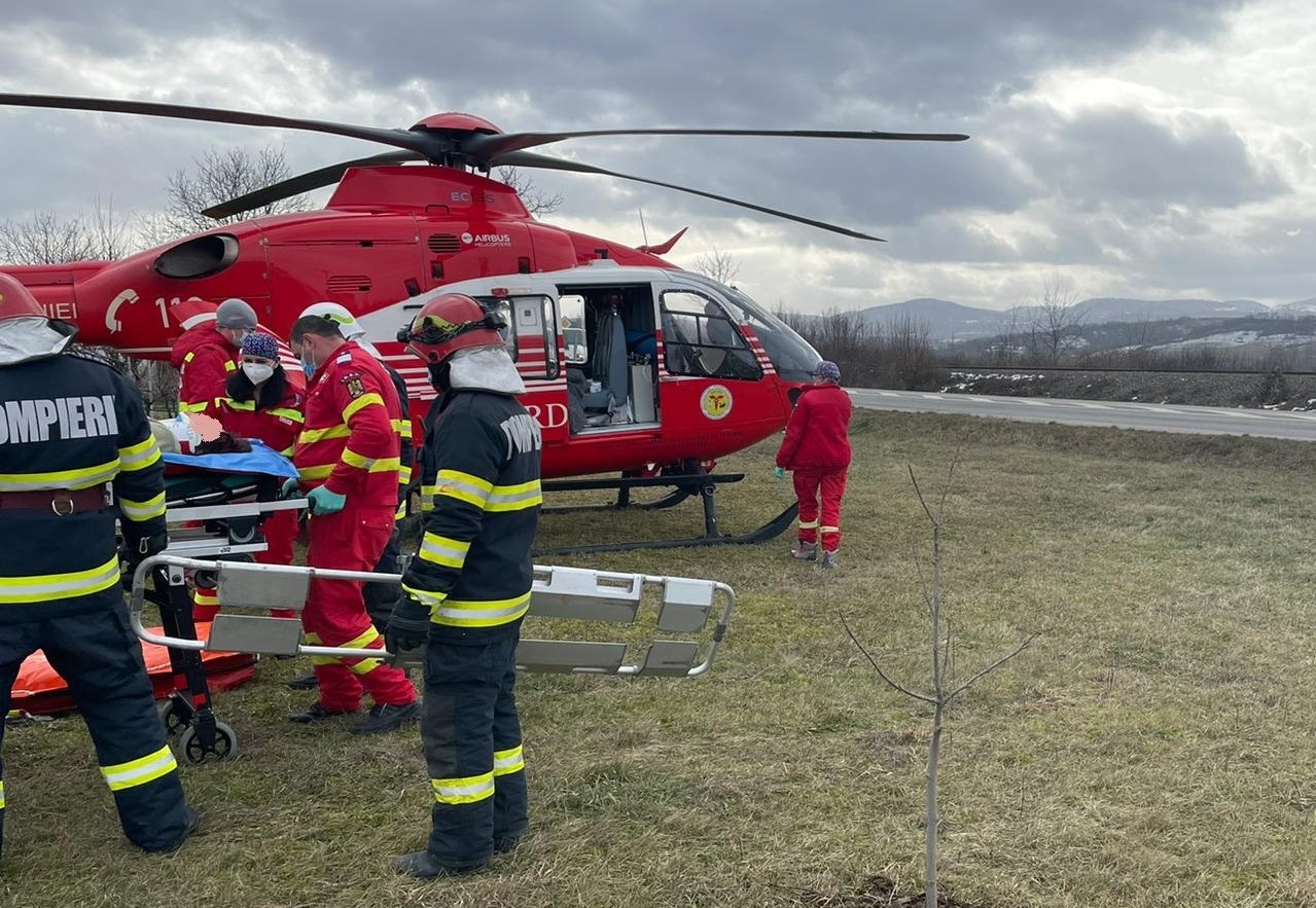 Accident grav in Draganesti, o victima a fost dusa cu helicopterul SMURD la Oradea